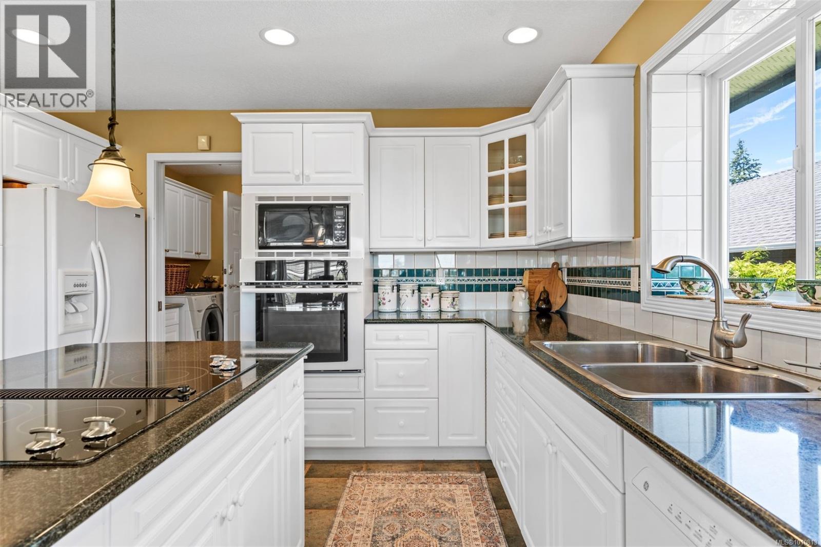 Photo 7 of 514 Country Club Dr, Qualicum Beach BC