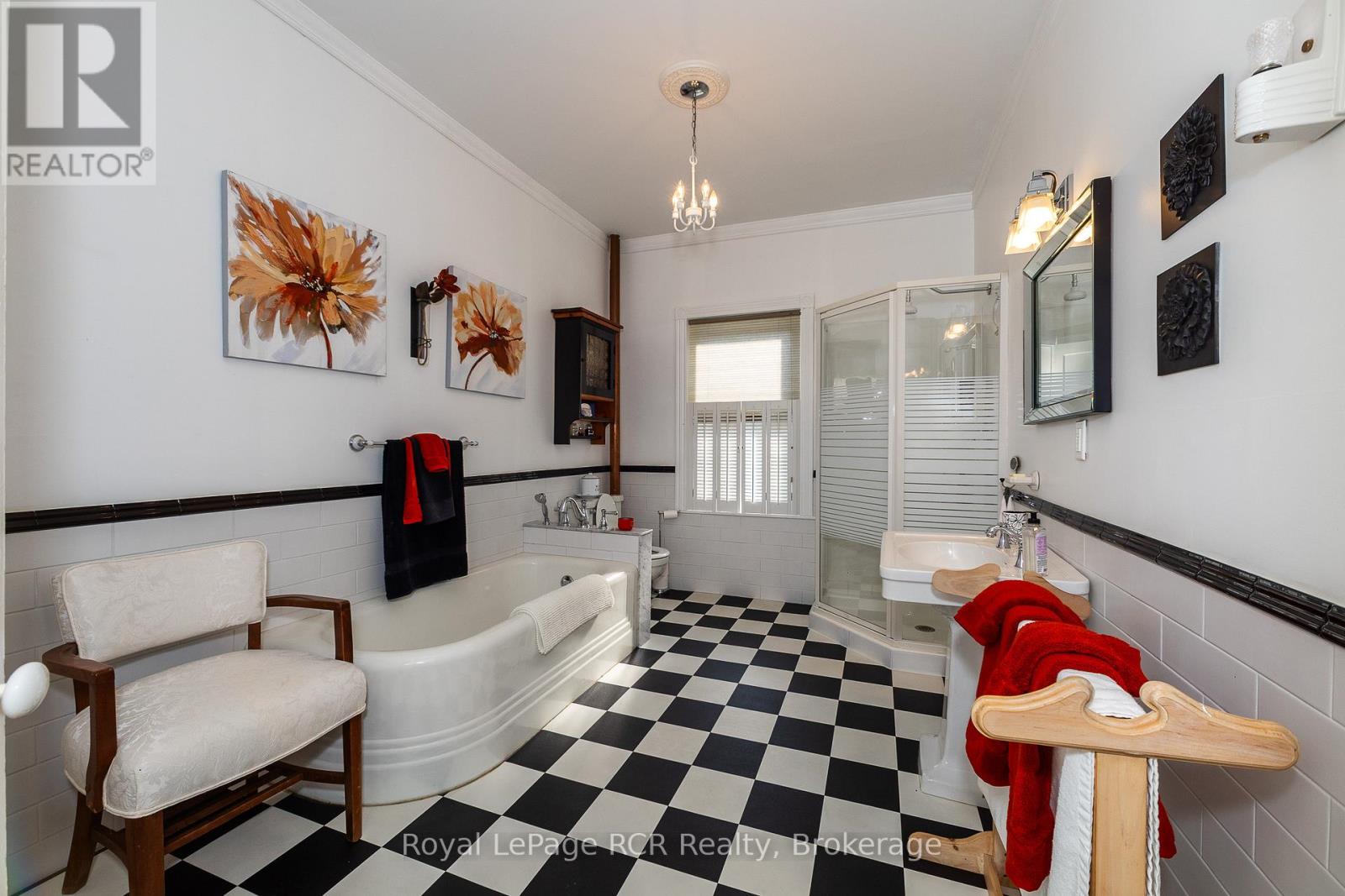 Photo 6 of 626 3rd Avenue E, Owen Sound ON