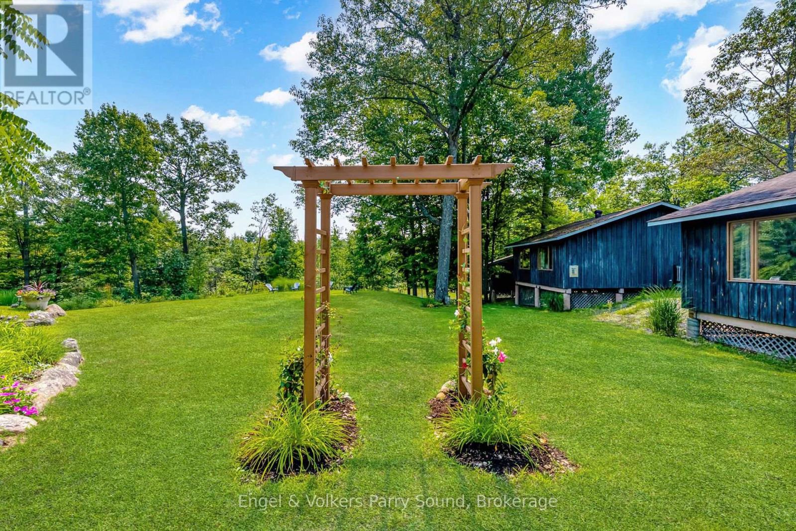 Photo 24 of 9 Little Beaver Boulevard, Seguin ON