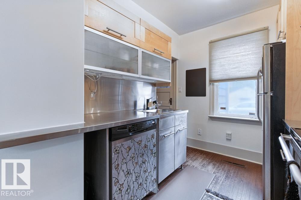 Photo 18 of 10428 76 Av Nw, Edmonton AB