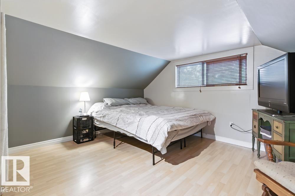 Photo 9 of 10428 76 Av Nw, Edmonton AB