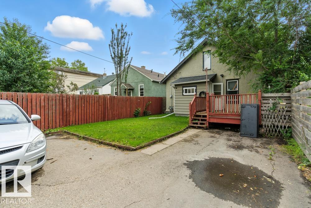 Photo 10 of 10428 76 Av Nw, Edmonton AB