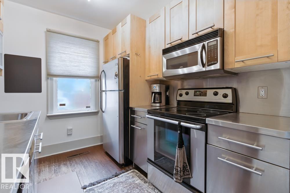Photo 16 of 10428 76 Av Nw, Edmonton AB