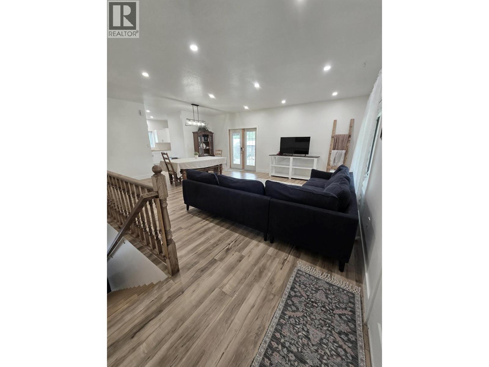 Photo 9 of 5203 Lebell Road, Farmington BC