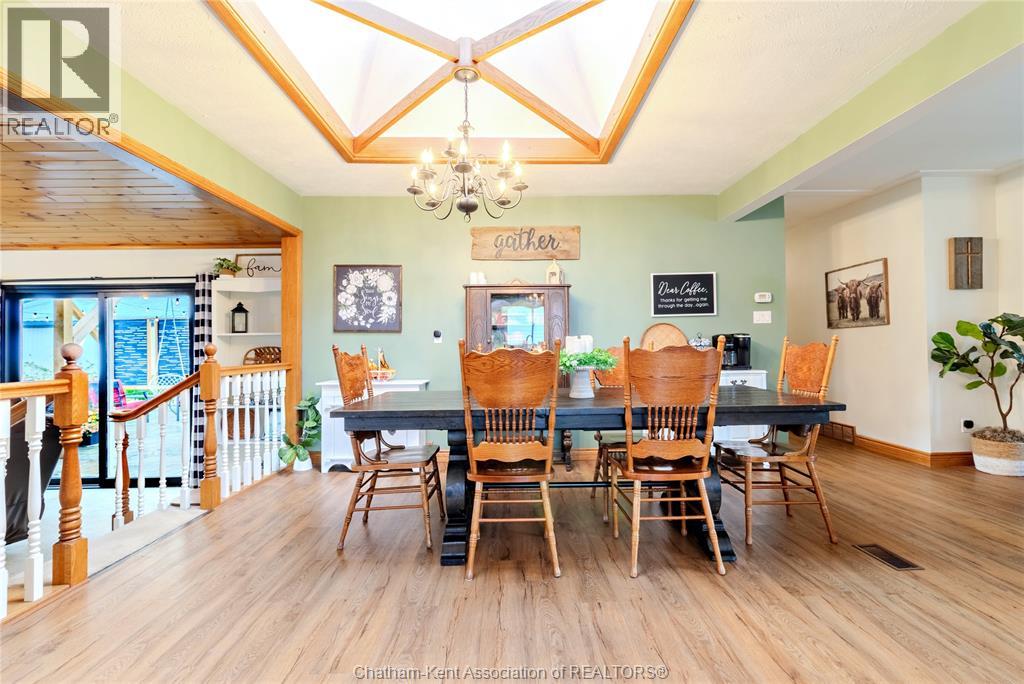 Photo 11 of 424 Gregory Drive East, Chatham ON
