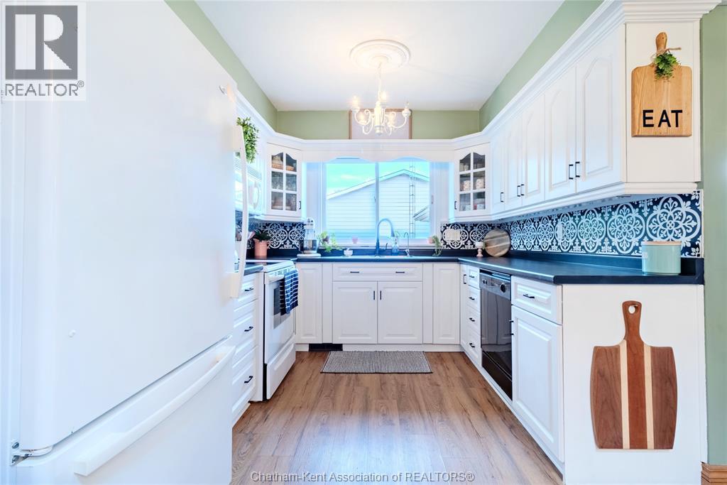 Photo 30 of 424 Gregory Drive East, Chatham ON
