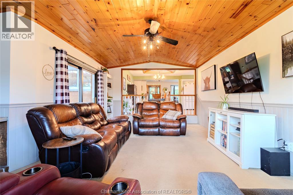 Photo 22 of 424 Gregory Drive East, Chatham ON