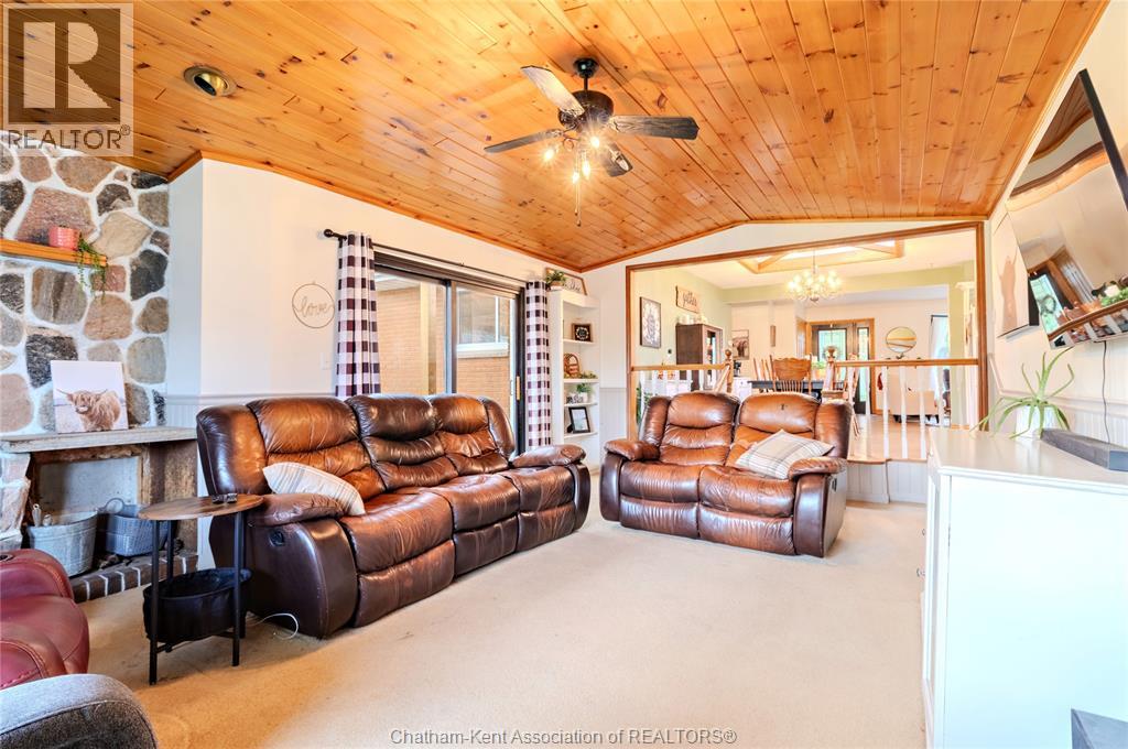 Photo 14 of 424 Gregory Drive East, Chatham ON