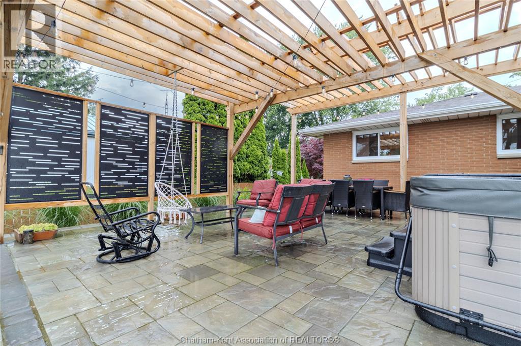 Photo 25 of 424 Gregory Drive East, Chatham ON