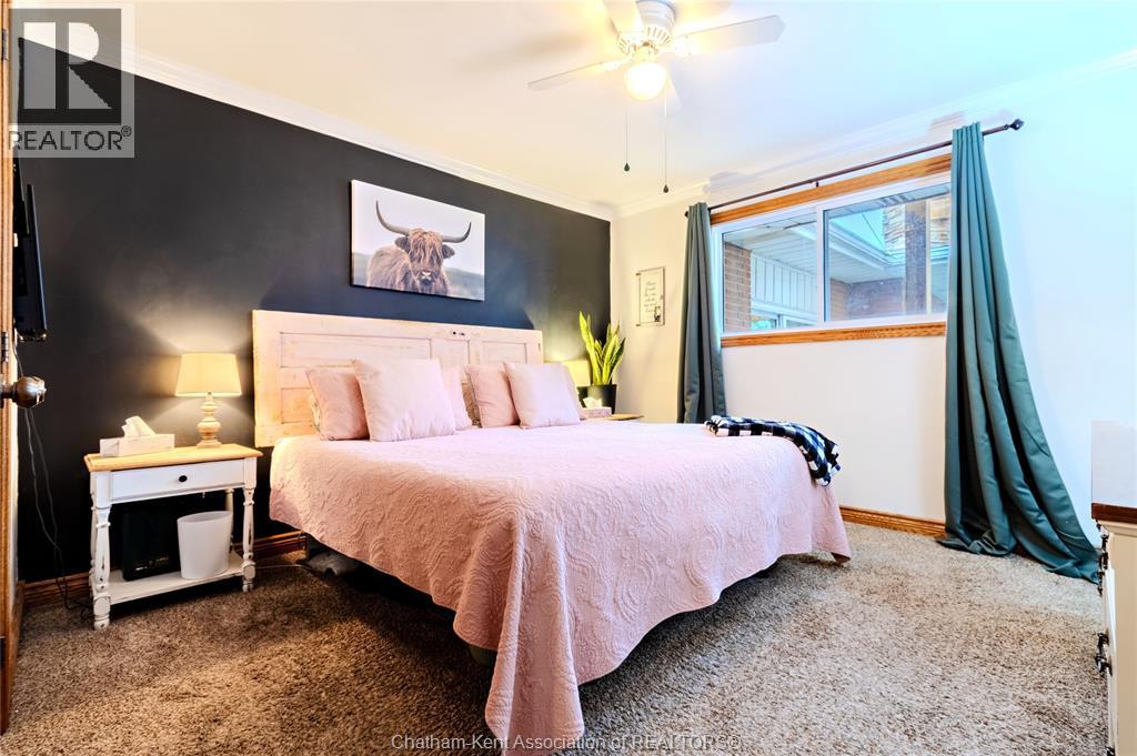 Photo 33 of 424 Gregory Drive East, Chatham ON