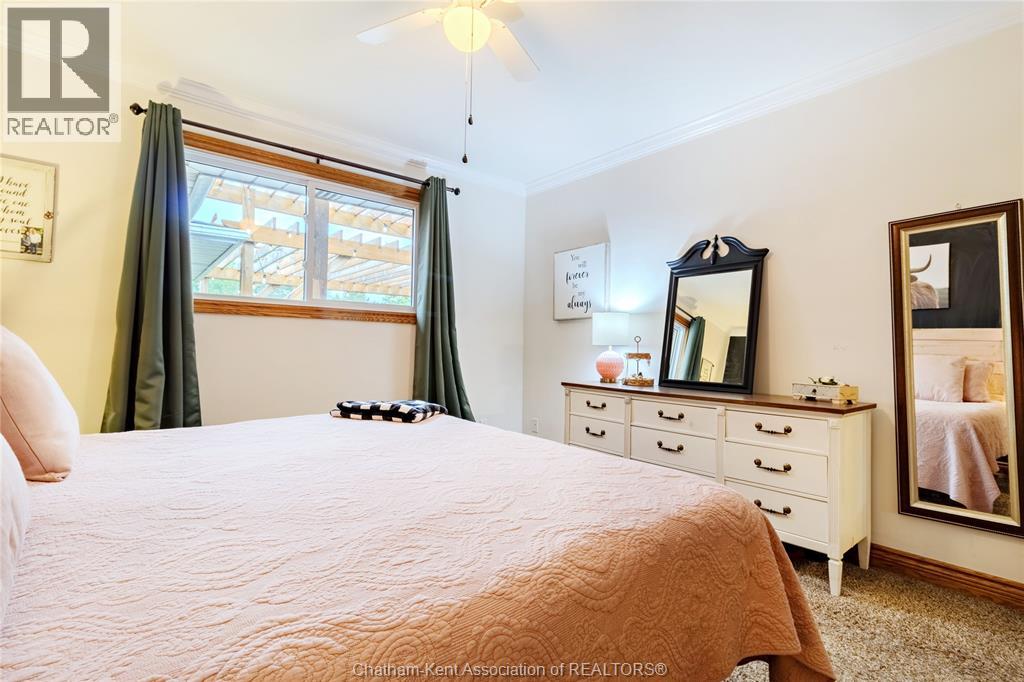 Photo 16 of 424 Gregory Drive East, Chatham ON