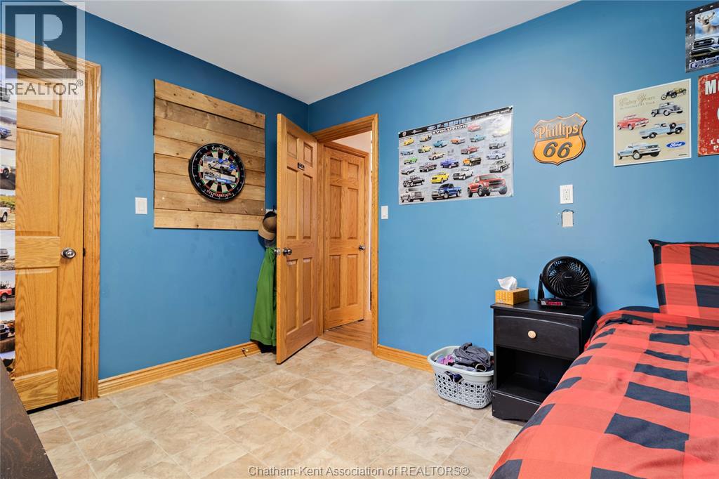 Photo 36 of 424 Gregory Drive East, Chatham ON