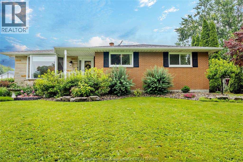 Photo 32 of 424 Gregory Drive East, Chatham ON