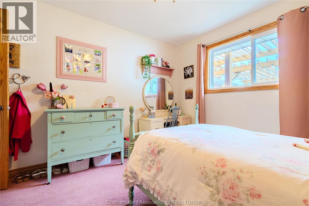 Photo 35 of 424 Gregory Drive East, Chatham ON