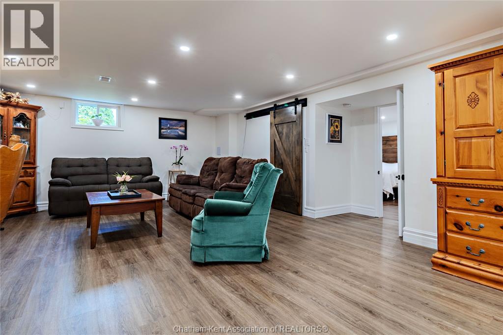 Photo 45 of 424 Gregory Drive East, Chatham ON