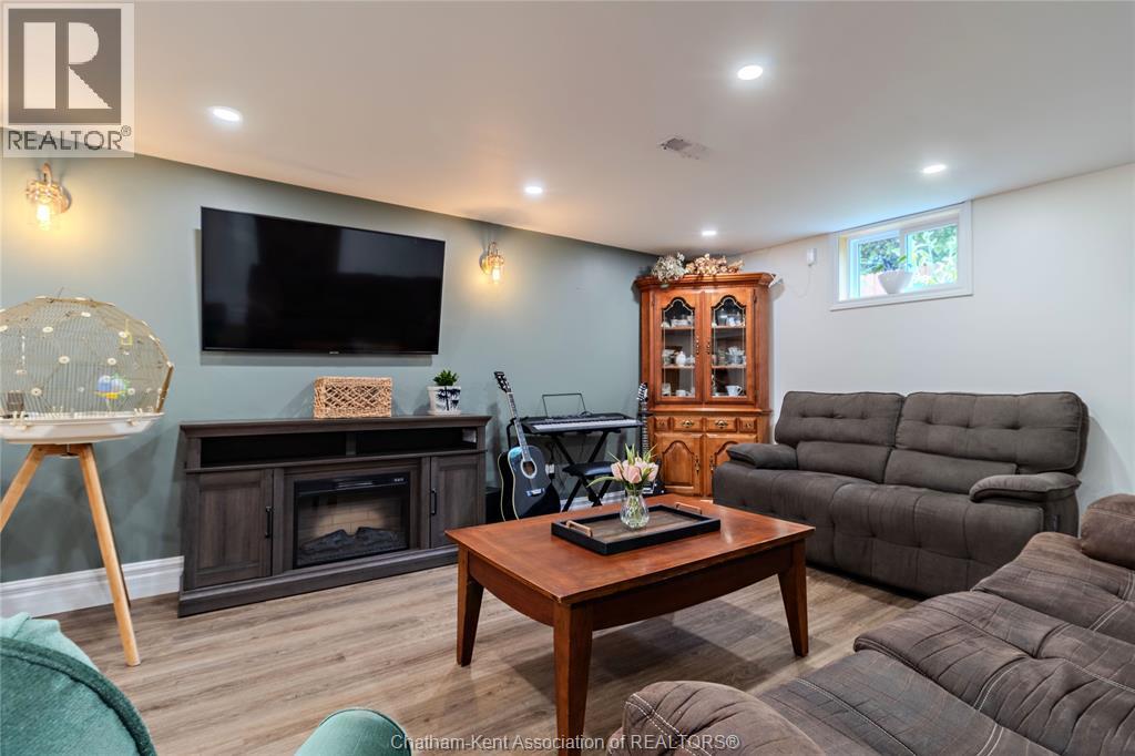 Photo 49 of 424 Gregory Drive East, Chatham ON