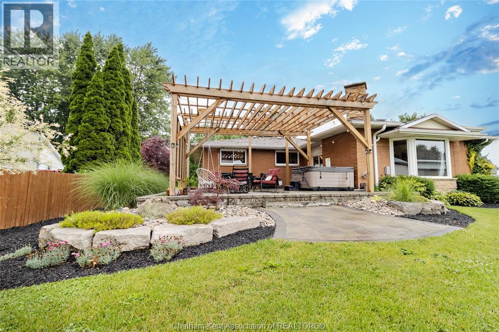 Photo 17 of 424 Gregory Drive East, Chatham ON
