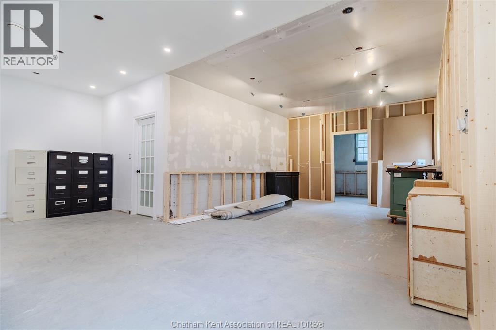 Photo 10 of 424 Gregory Drive East, Chatham ON