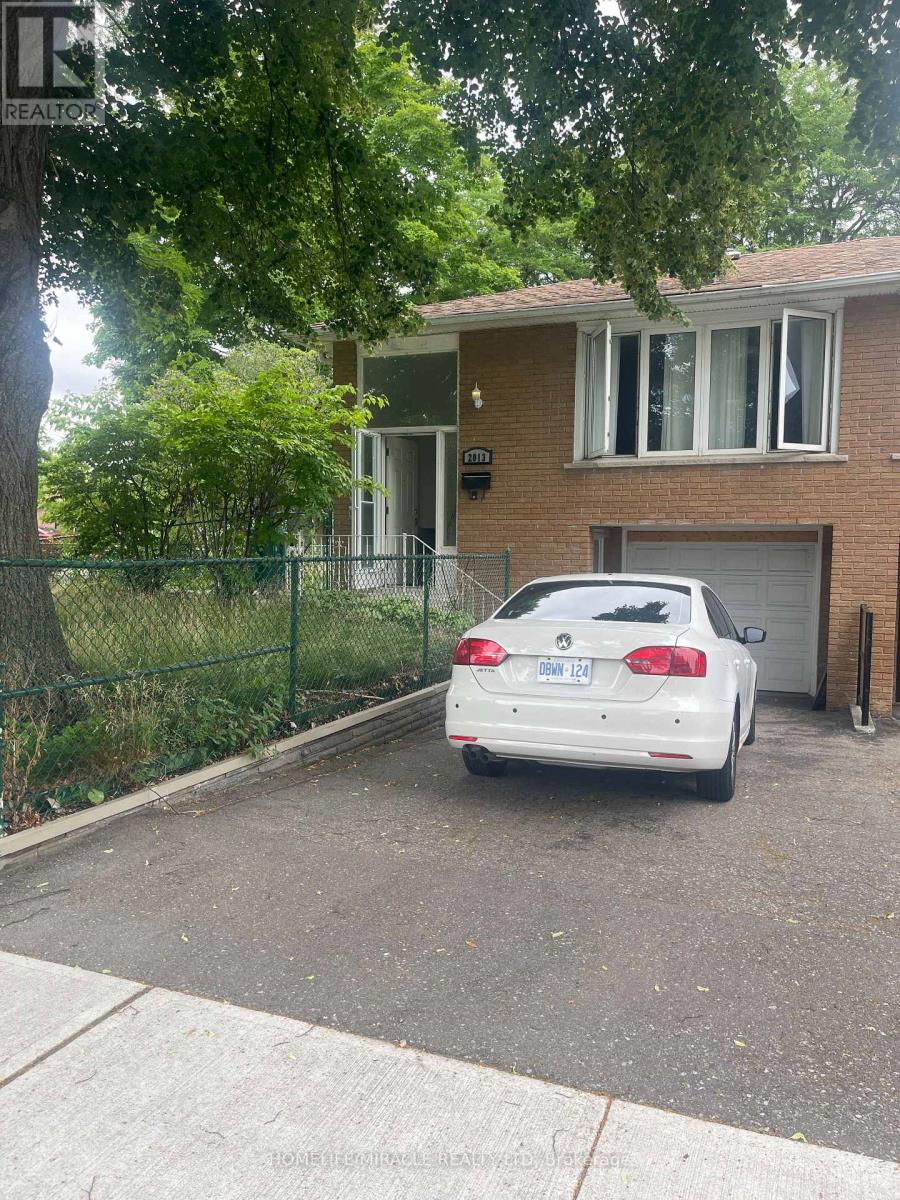 Photo 1 of 2013 Silverberry Crescent, Mississauga ON