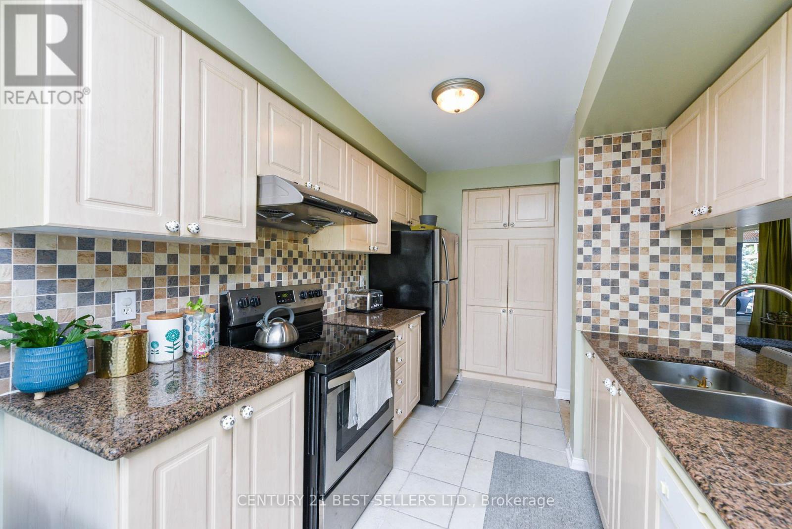 Photo 19 of 380 Wildgrass Road, Mississauga ON