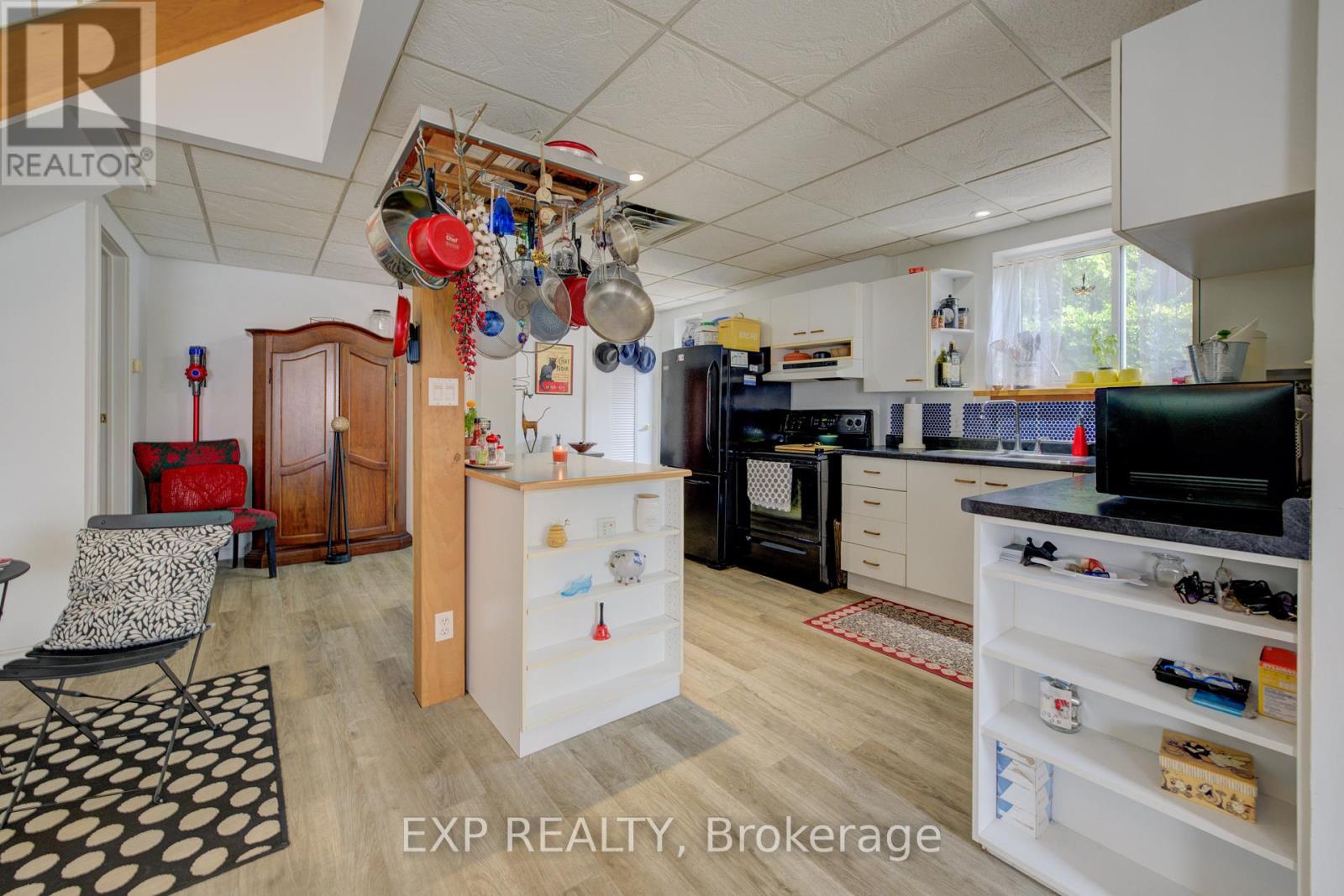 Photo 17 of 110 Surrey Street E, Guelph ON