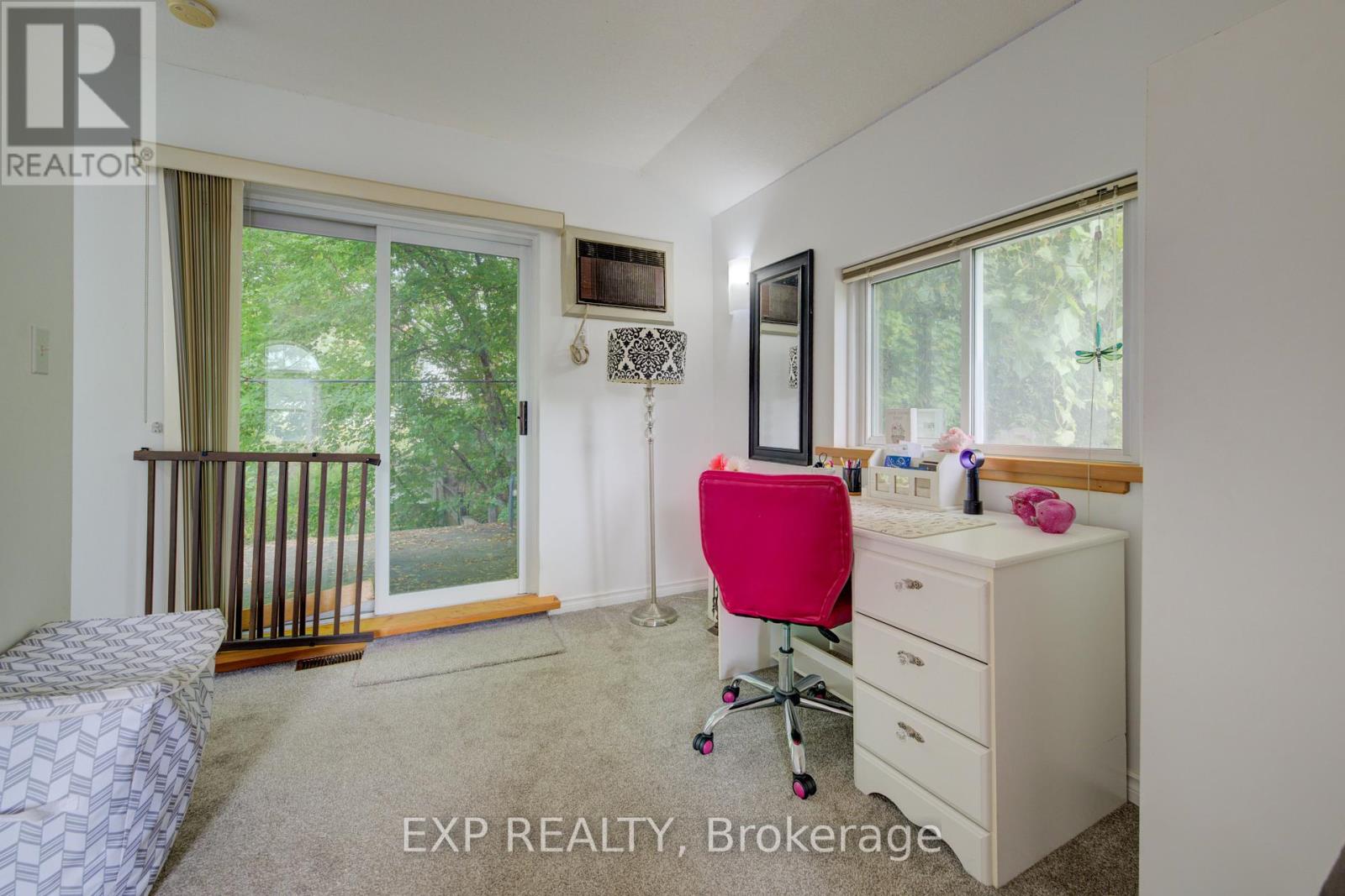 Photo 33 of 110 Surrey Street E, Guelph ON