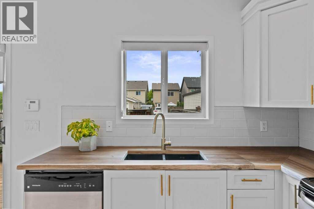 Single Family House for Sale in  New Brighton Park SE New Brighton Calgary 