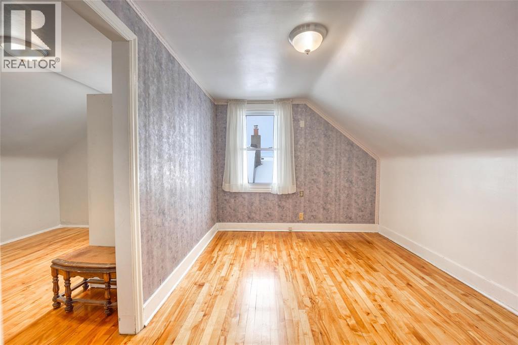 Photo 7 of 360 East Street North, Sarnia ON