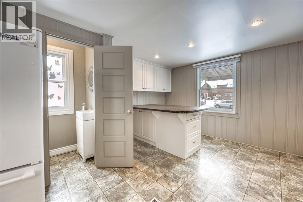 Photo 3 of 360 East Street North, Sarnia ON