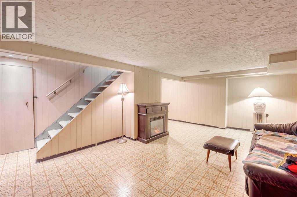 Photo 5 of 360 East Street North, Sarnia ON