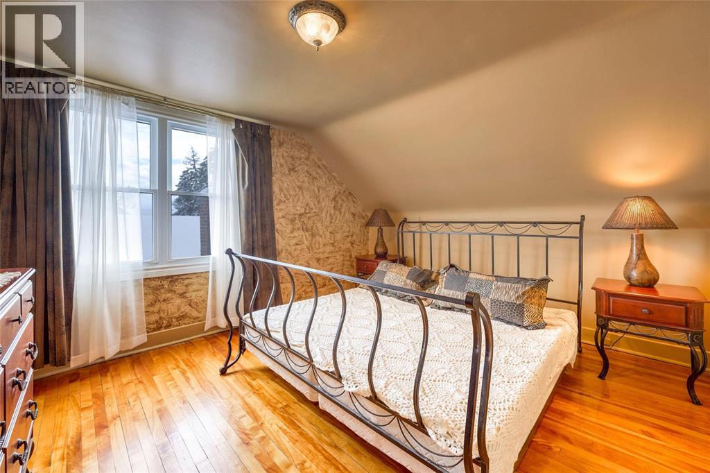 Photo 2 of 360 East Street North, Sarnia ON