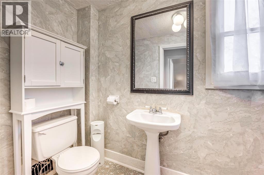 Photo 20 of 360 East Street North, Sarnia ON