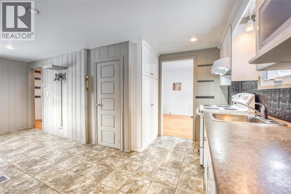 Photo 11 of 360 East Street North, Sarnia ON
