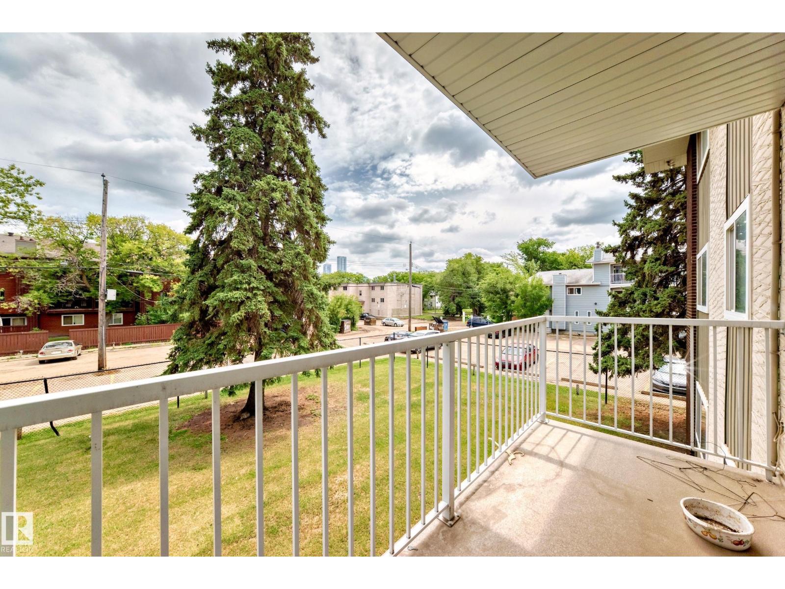 Photo 3 of 202 10835 114 St Nw, Edmonton AB