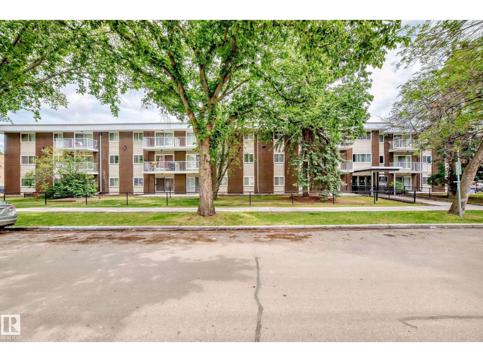 Photo 6 of 202 10835 114 St Nw, Edmonton AB