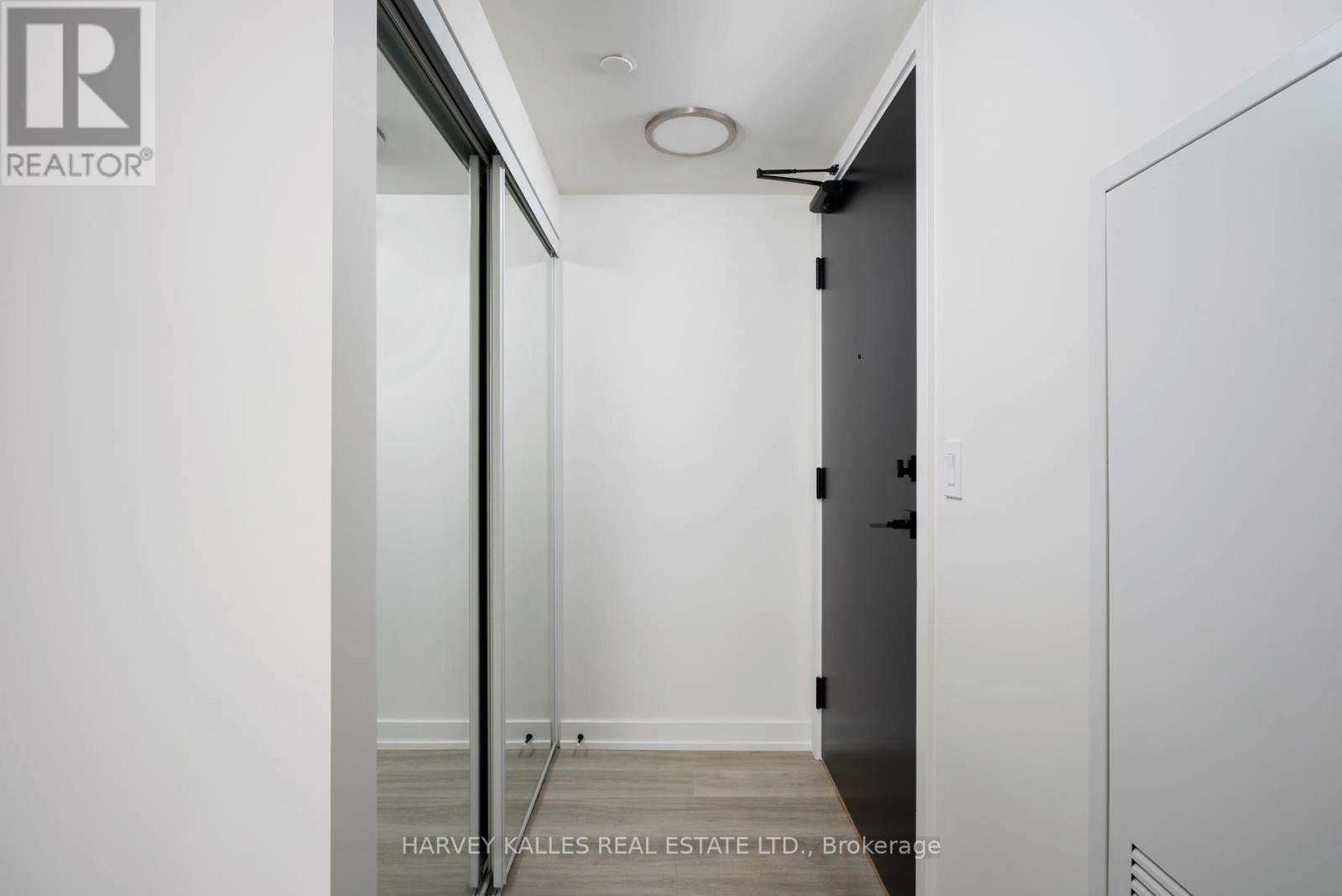 Photo 3 of 507 2 Augusta Avenue, Toronto ON