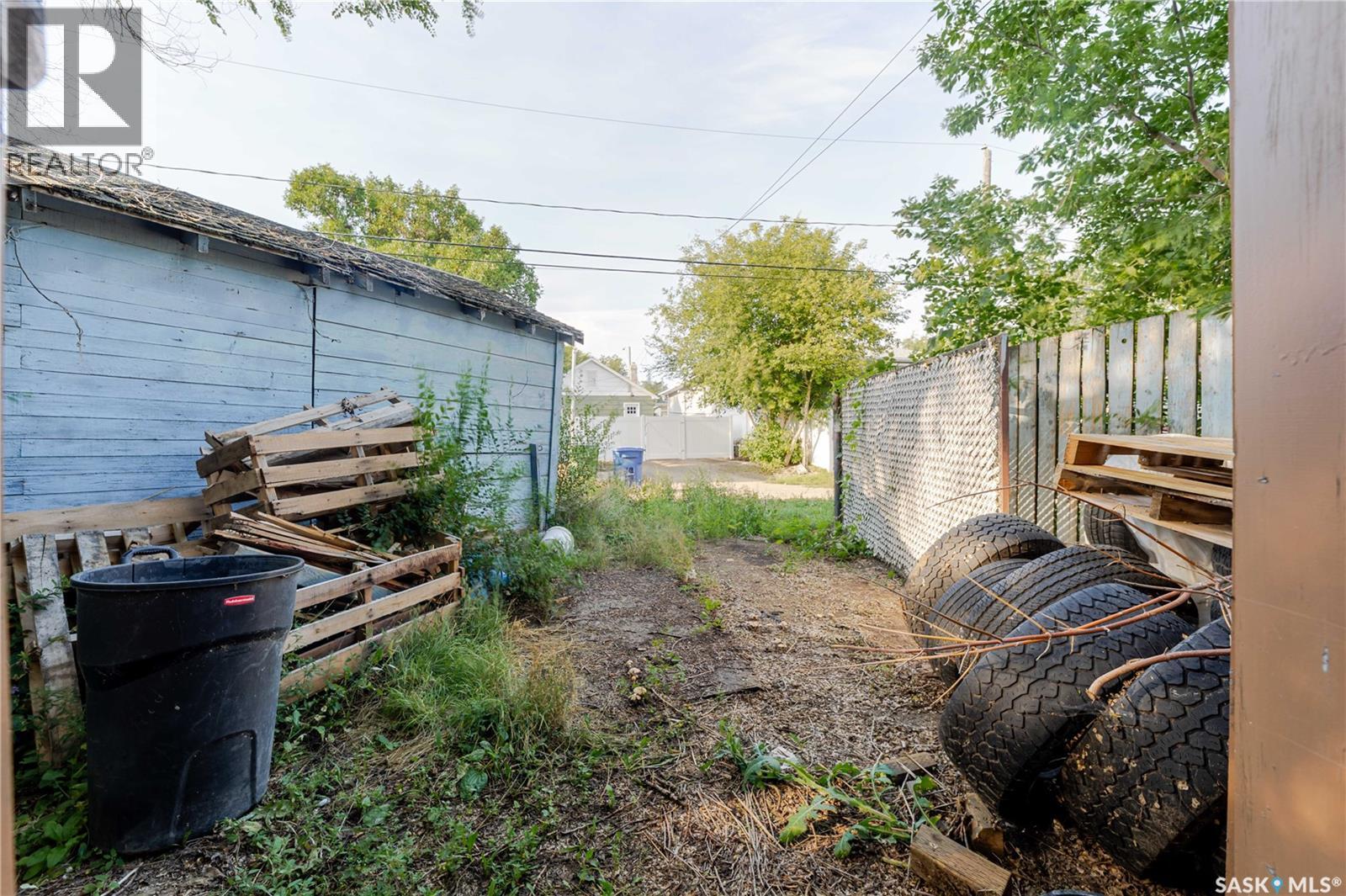 Photo 28 of 946 Stadacona Street W, Moose Jaw SK