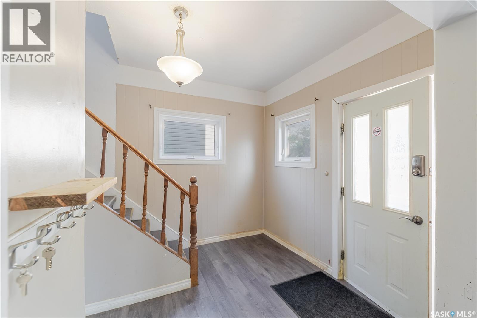 Photo 18 of 946 Stadacona Street W, Moose Jaw SK