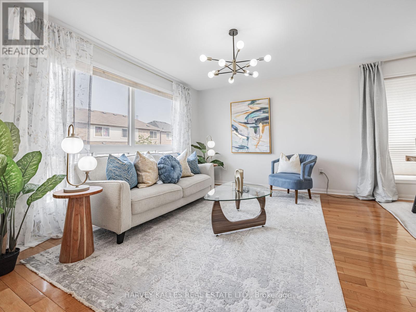 Photo 11 of 9 Bobcat Terrace, Toronto ON