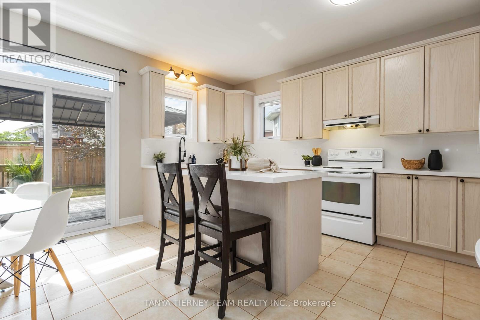 Photo 27 of 26 Wilshire Drive, Whitby ON