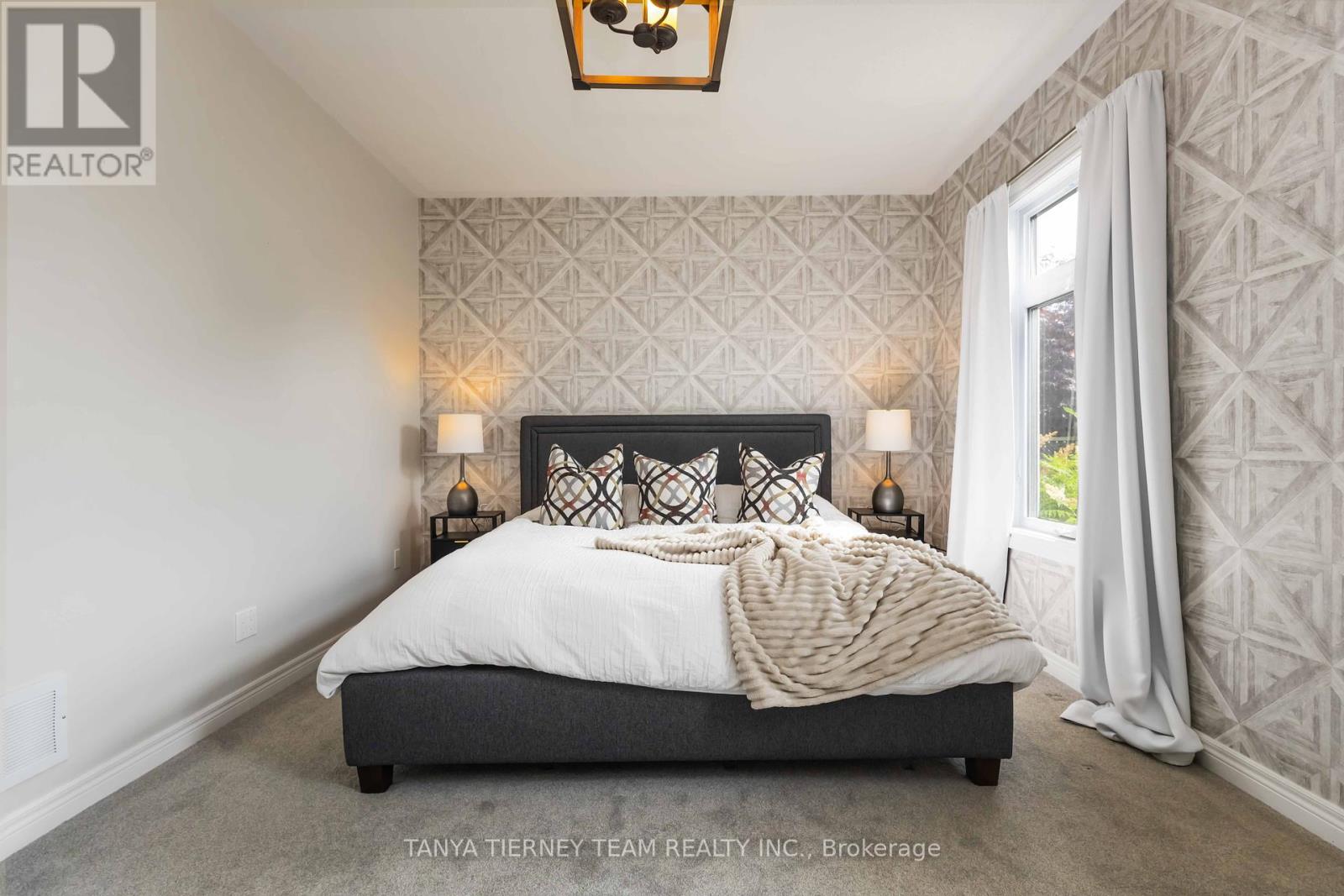 Photo 14 of 26 Wilshire Drive, Whitby ON