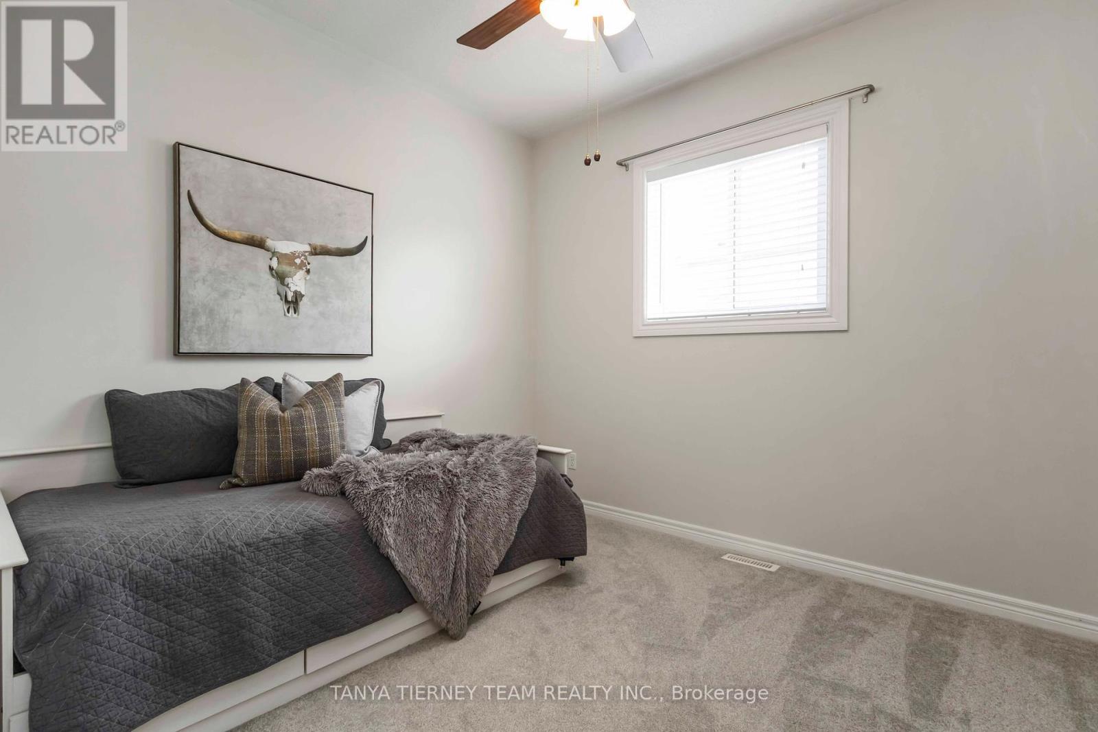 Photo 20 of 26 Wilshire Drive, Whitby ON