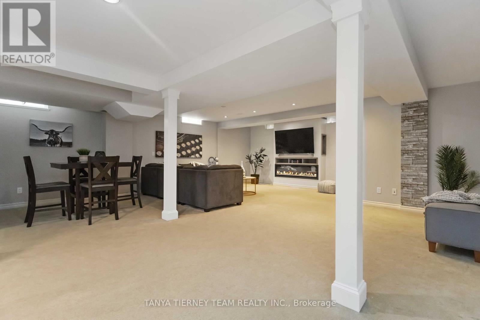 Photo 22 of 26 Wilshire Drive, Whitby ON