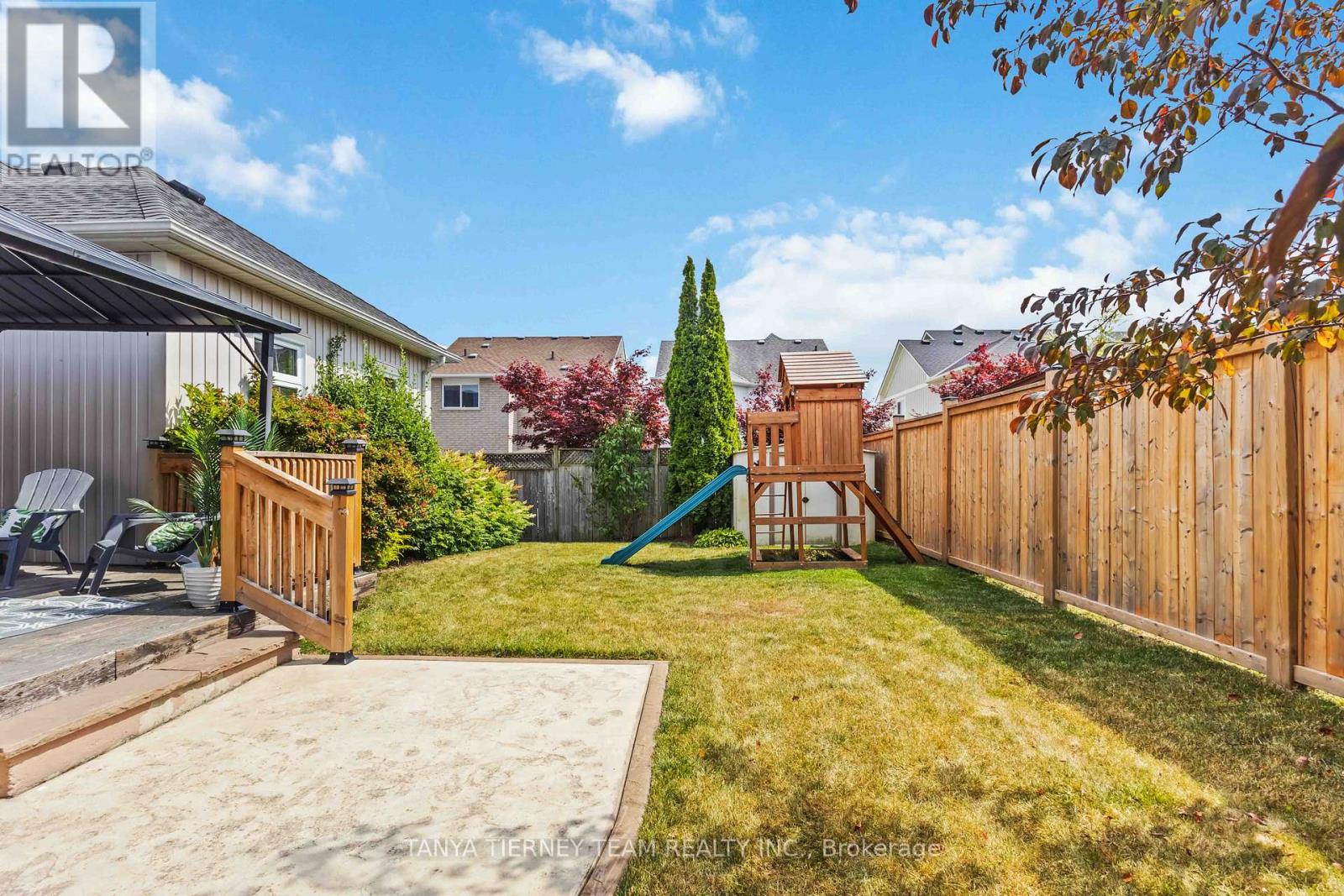 Photo 13 of 26 Wilshire Drive, Whitby ON