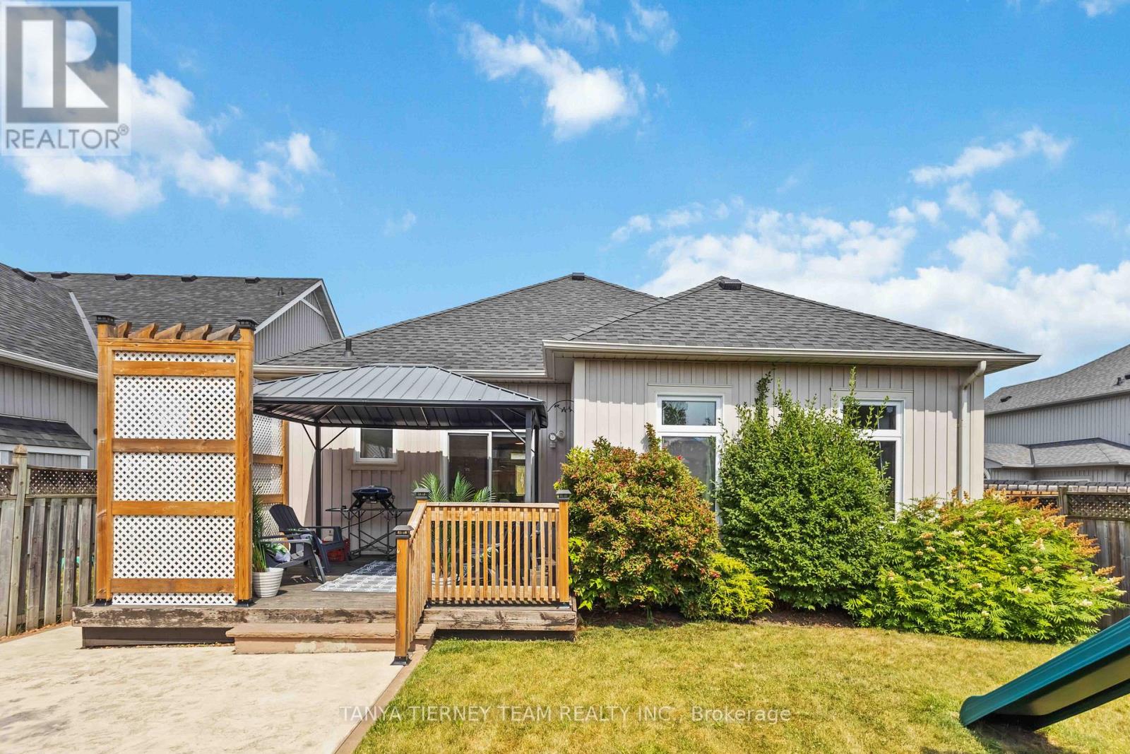 Photo 43 of 26 Wilshire Drive, Whitby ON