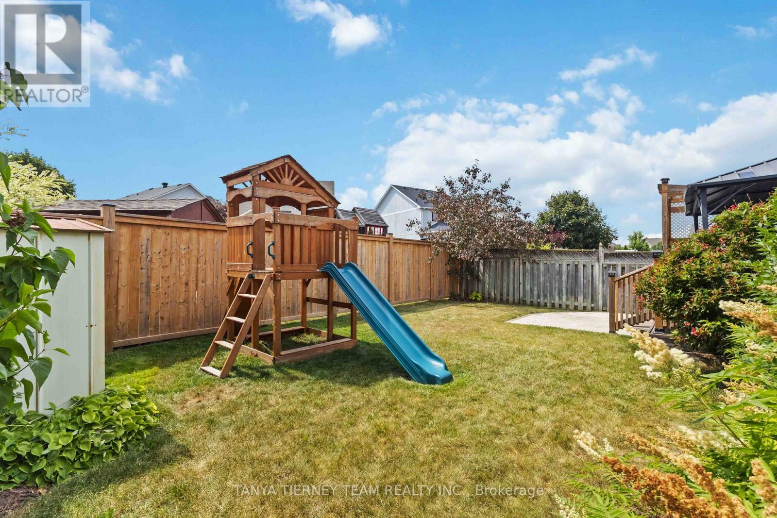 Photo 30 of 26 Wilshire Drive, Whitby ON
