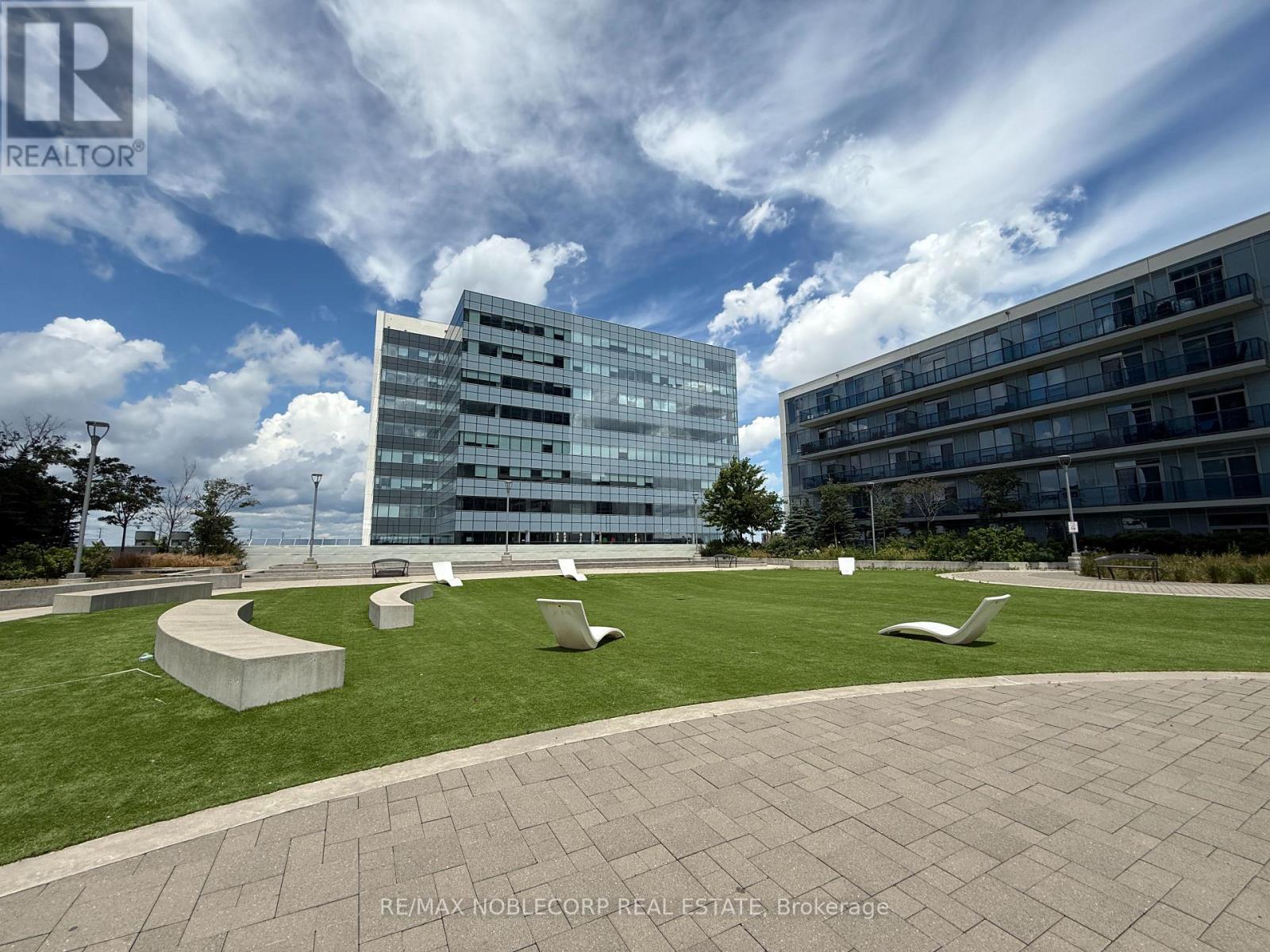 Photo 11 of 317 3600 Highway 7 W, Vaughan ON