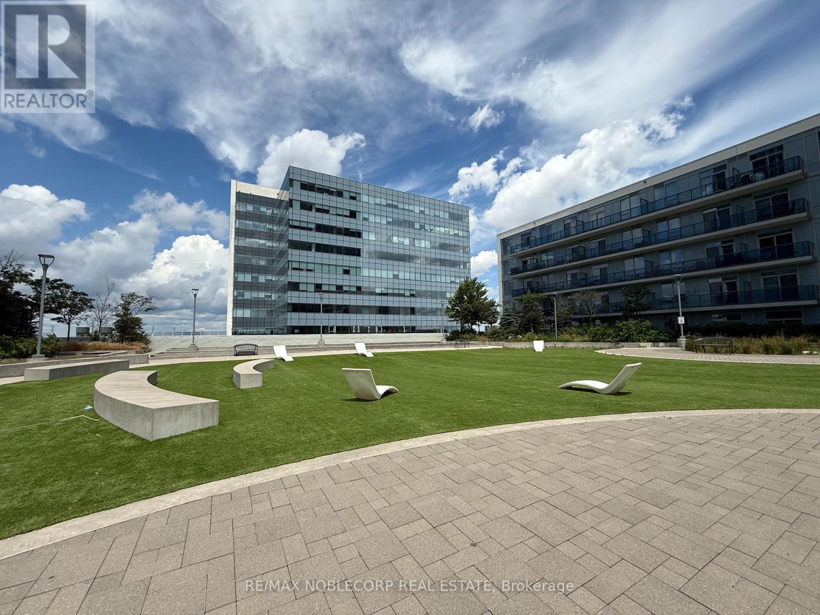 Photo 8 of 317 3600 Highway 7 W, Vaughan ON