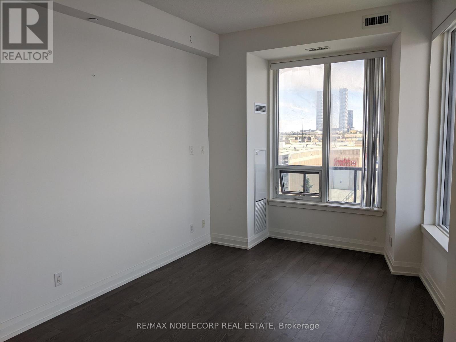 Photo 14 of 317 3600 Highway 7 W, Vaughan ON