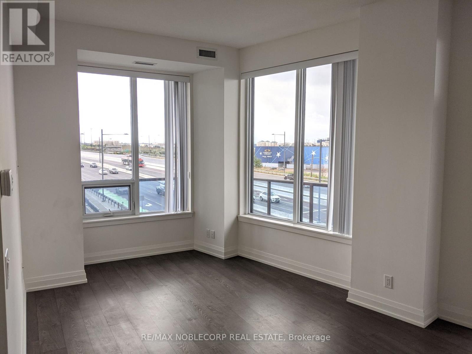 Photo 18 of 317 3600 Highway 7 W, Vaughan ON